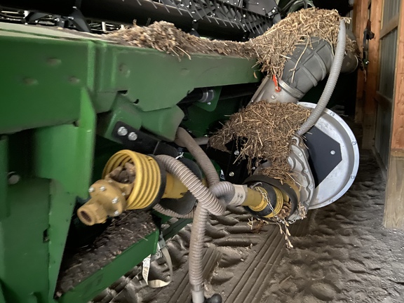 2022 John Deere RD35F Header Combine