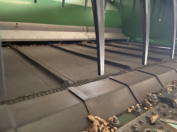 2022 John Deere RD35F Header Combine