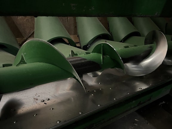 2014 John Deere 608C Header Corn Head