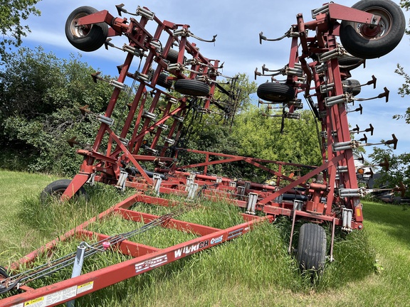 Wil-Rich quad 5 Field Cultivator