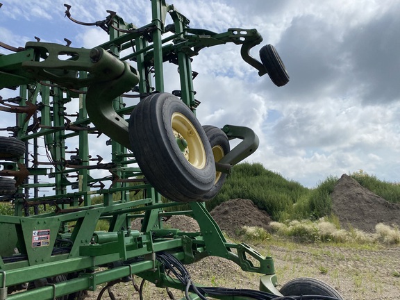 2005 John Deere 2210 Field Cultivator