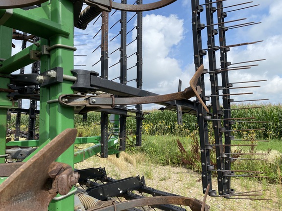 2005 John Deere 2210 Field Cultivator