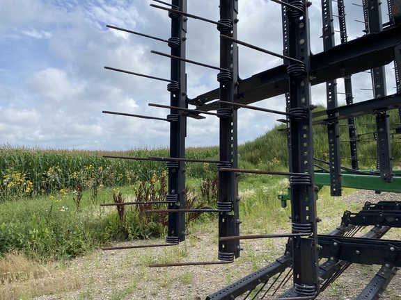 2005 John Deere 2210 Field Cultivator