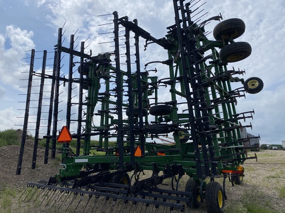 2005 John Deere 2210 Field Cultivator