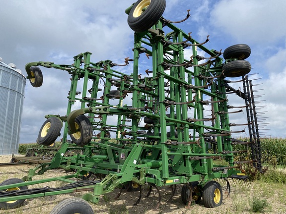 2005 John Deere 2210 Field Cultivator