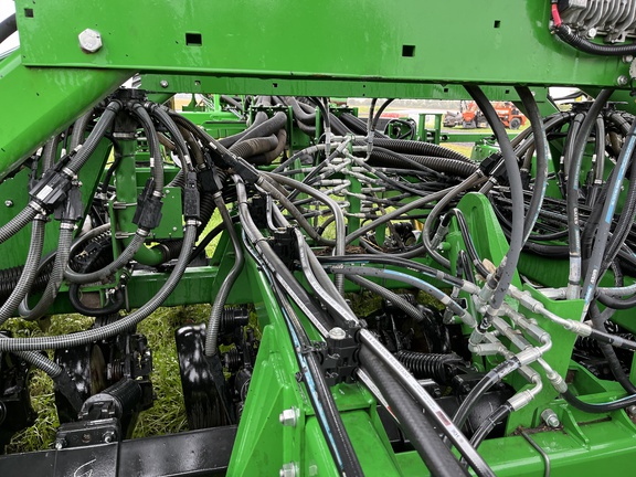 2021 John Deere 1890 Air Seeder