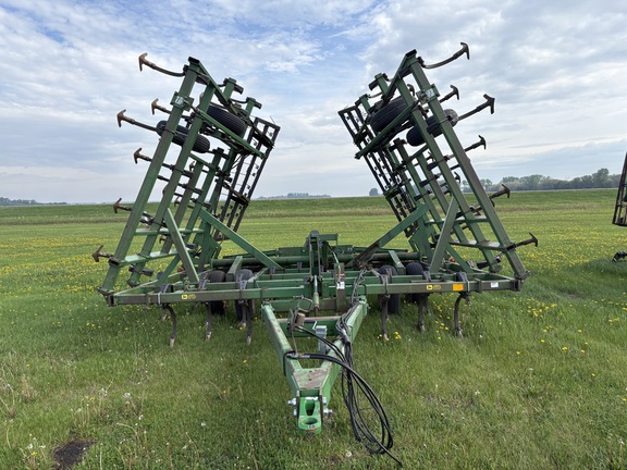 1994 John Deere 980 Field Cultivator