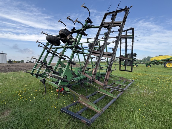 1994 John Deere 980 Field Cultivator