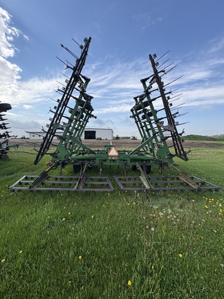 1994 John Deere 980 Field Cultivator