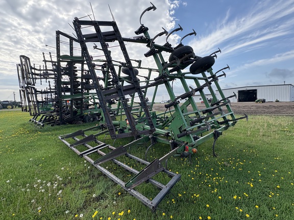 1994 John Deere 980 Field Cultivator
