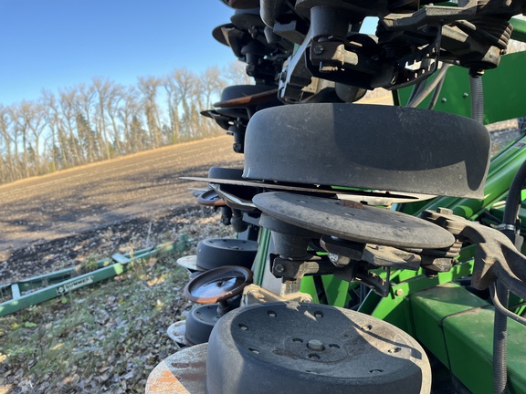 2010 John Deere 1890 Air Seeder