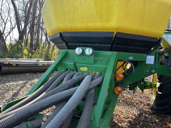 2010 John Deere 1890 Air Seeder