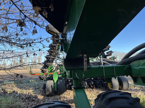 2010 John Deere 1890 Air Seeder