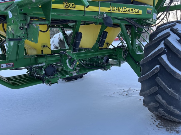 2010 John Deere 1890 Air Seeder