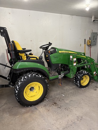 2022 John Deere 2025R Tractor Compact