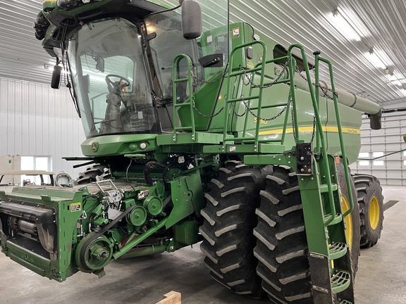 2022 John Deere S780 Combine