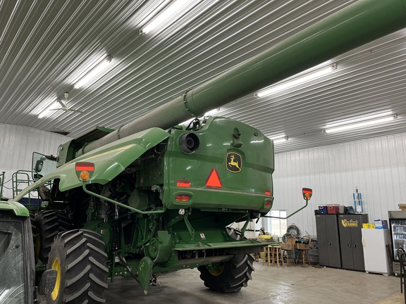 2022 John Deere S780 Combine
