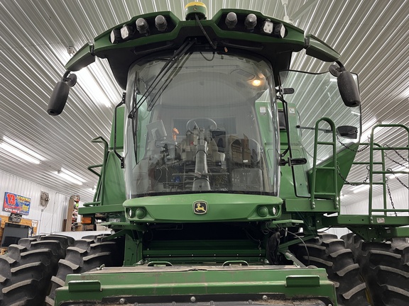 2022 John Deere S780 Combine