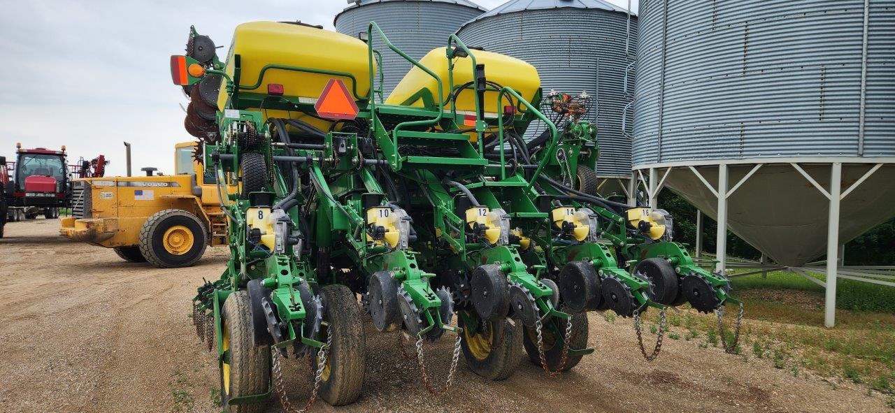 2006 John Deere 1790 Planter