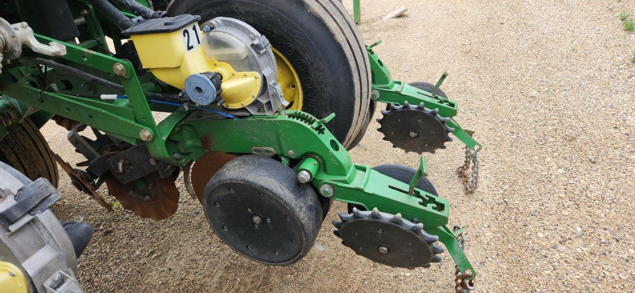 2006 John Deere 1790 Planter