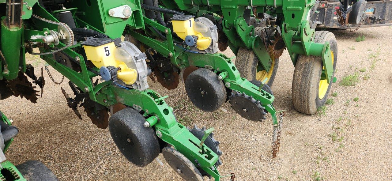 2006 John Deere 1790 Planter