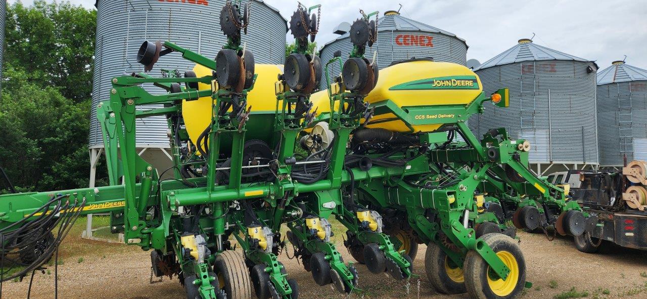 2006 John Deere 1790 Planter