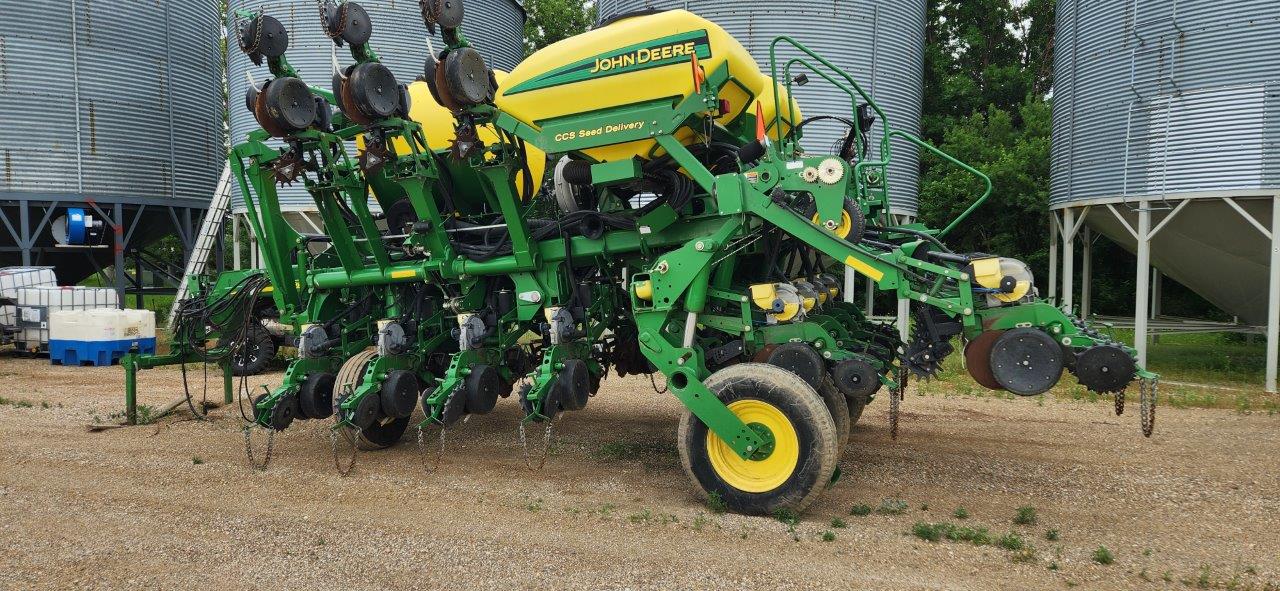 2006 John Deere 1790 Planter