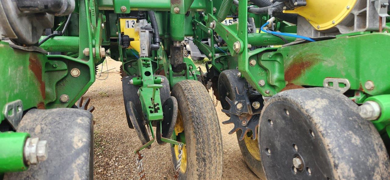 2006 John Deere 1790 Planter