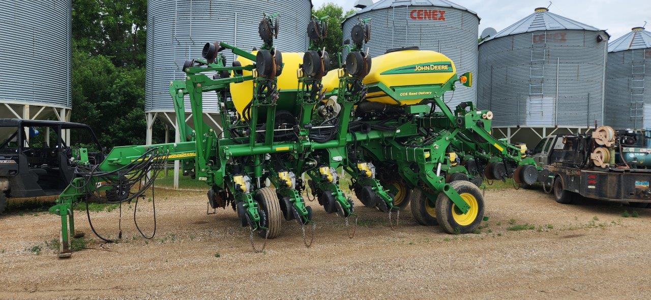 2006 John Deere 1790 Planter