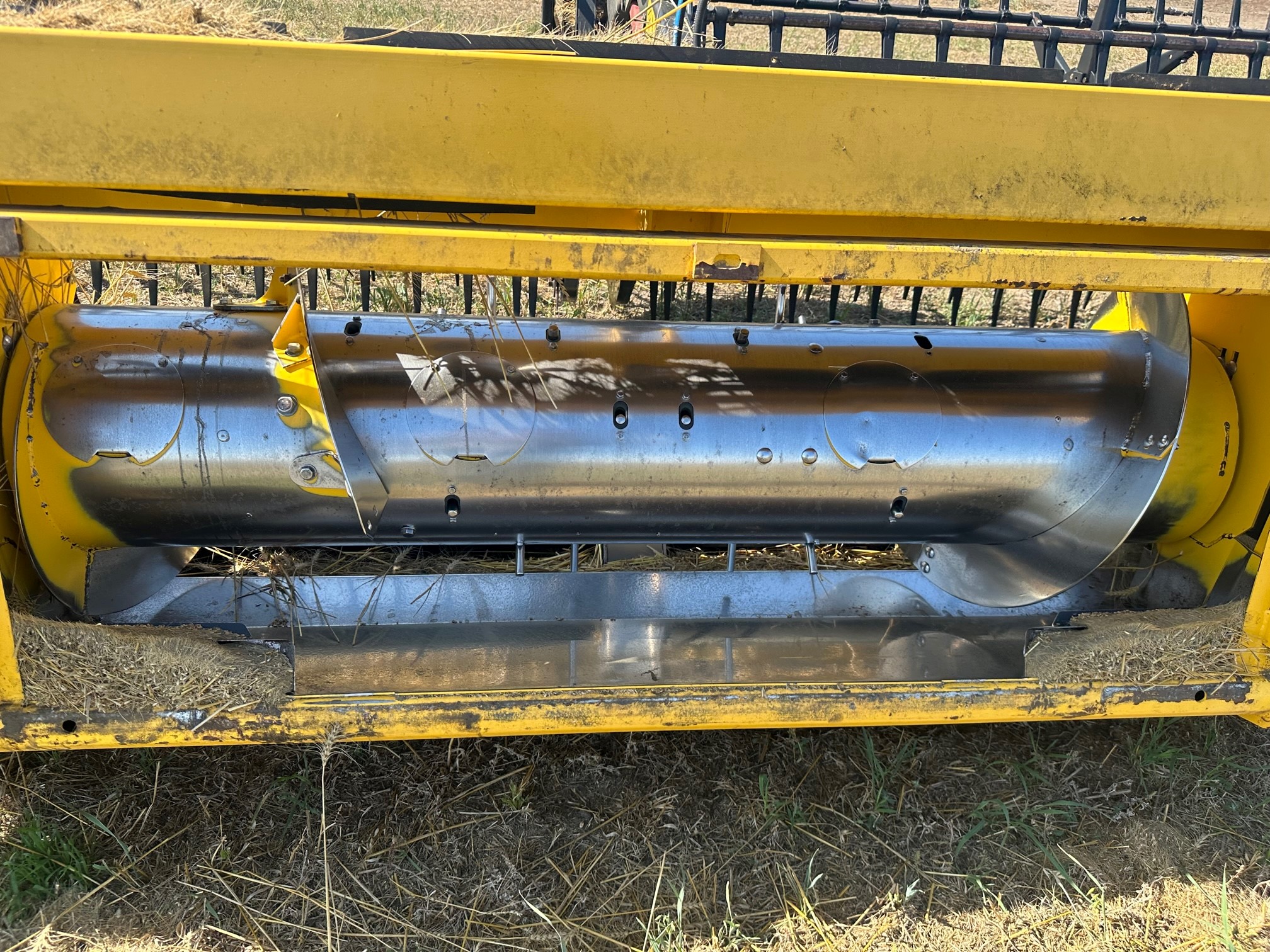 2015 New Holland 880CF Header Draper