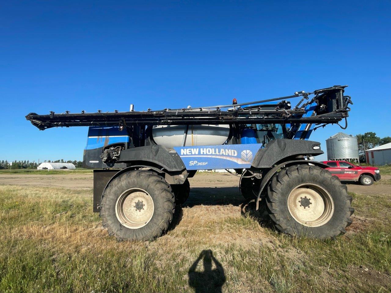 2014 New Holland SP.365F Sprayer/High Clearance