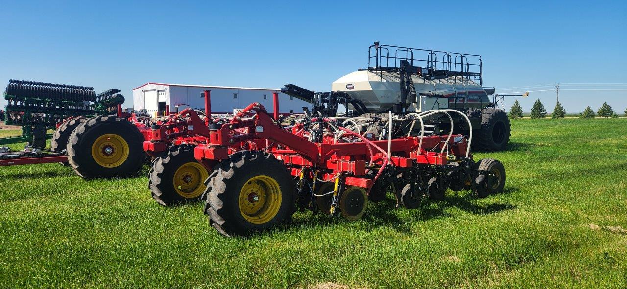 2023 Bourgault 3335 QDA PLX and 9950 tank Air Drill