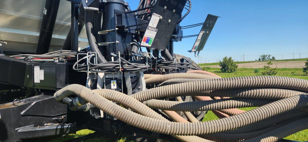 2023 Bourgault 3335 QDA PLX and 9950 tank Air Drill