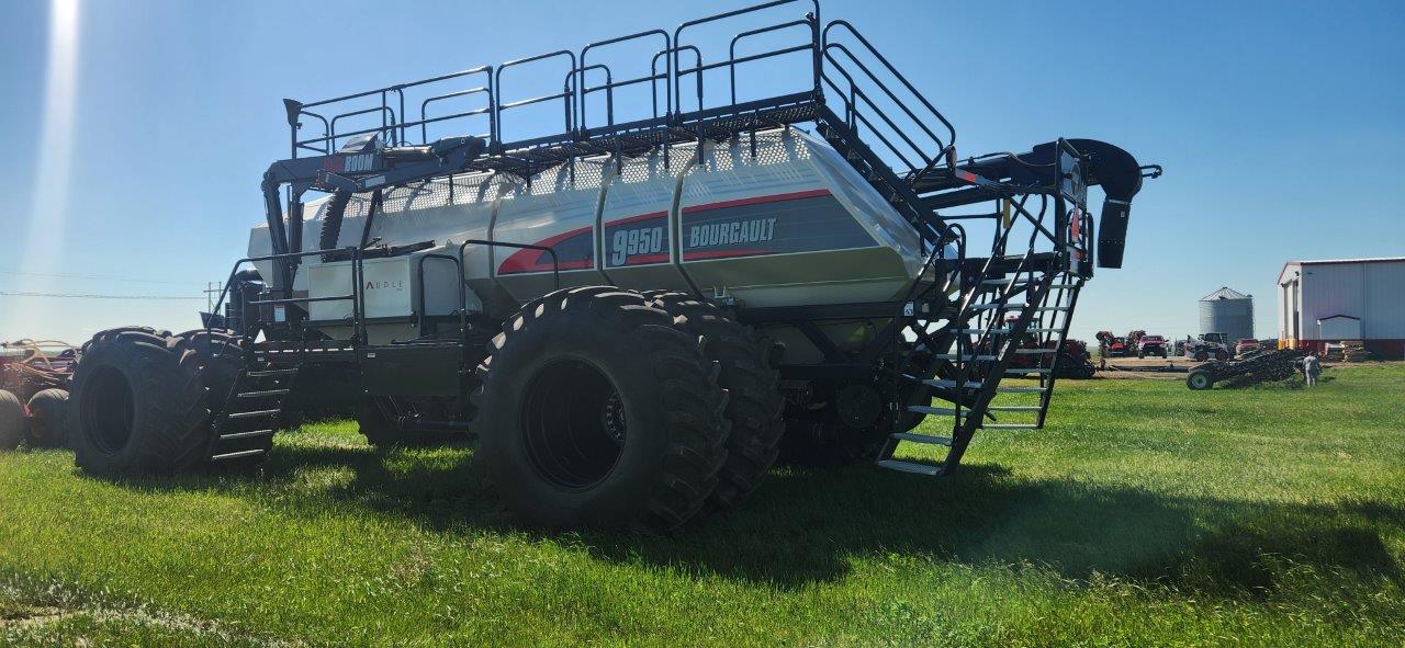 2023 Bourgault 3335 QDA PLX and 9950 tank Air Drill