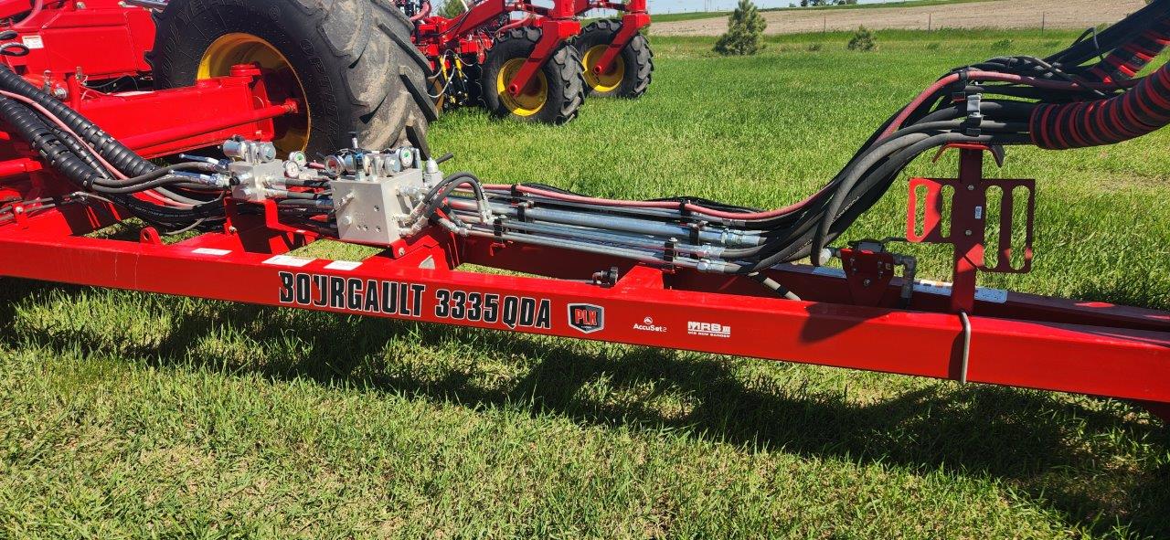 2023 Bourgault 3335 QDA PLX and 9950 tank Air Drill