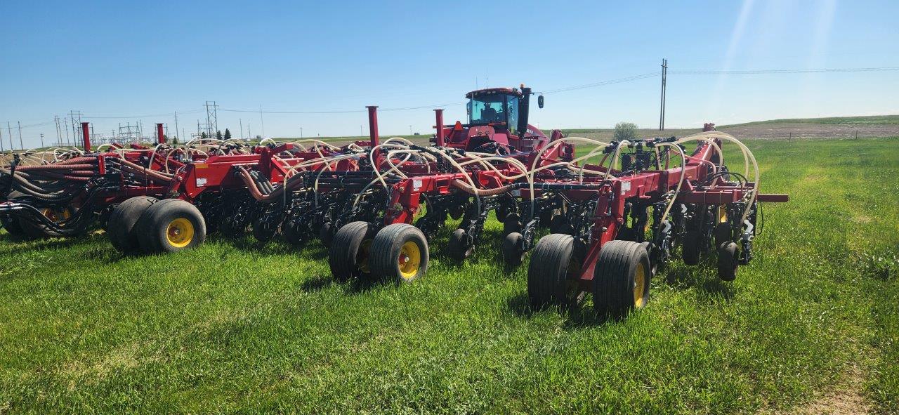 2023 Bourgault 3335 QDA PLX and 9950 tank Air Drill