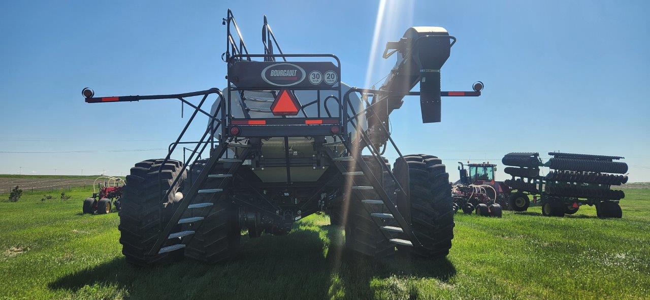 2023 Bourgault 3335 QDA PLX and 9950 tank Air Drill