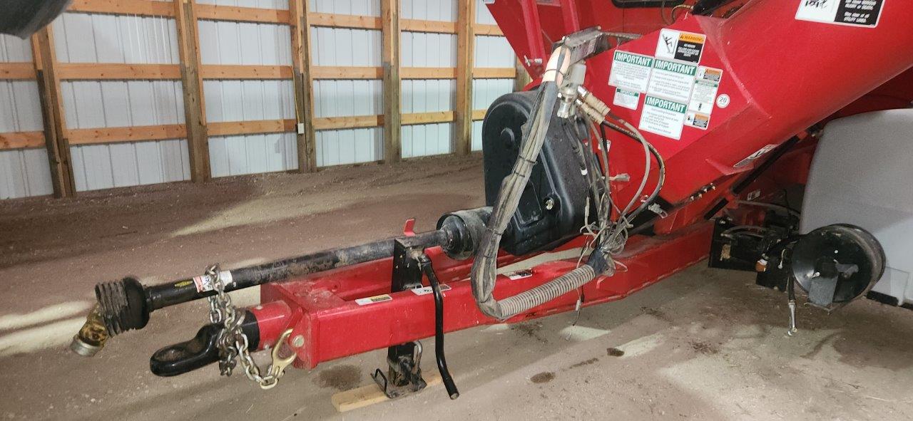 2022 Brent 1596 Grain Cart