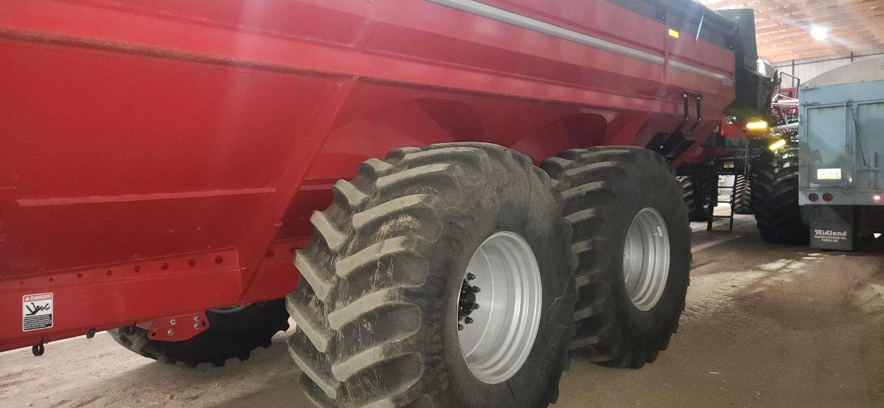 2022 Brent 1596 Grain Cart