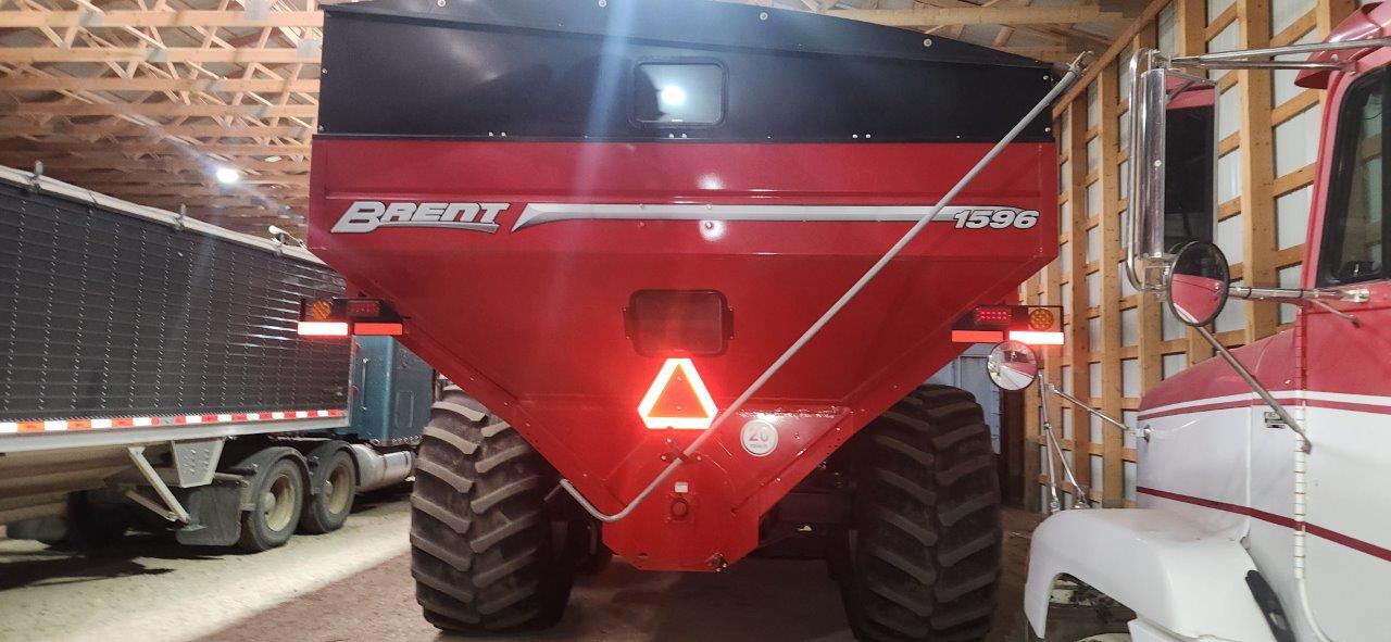 2022 Brent 1596 Grain Cart