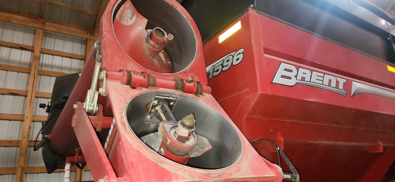 2022 Brent 1596 Grain Cart