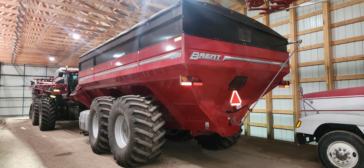 2022 Brent 1596 Grain Cart