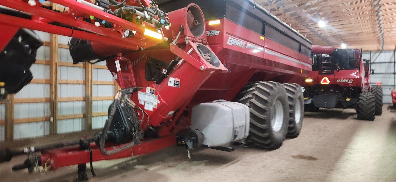 2022 Brent 1596 Grain Cart