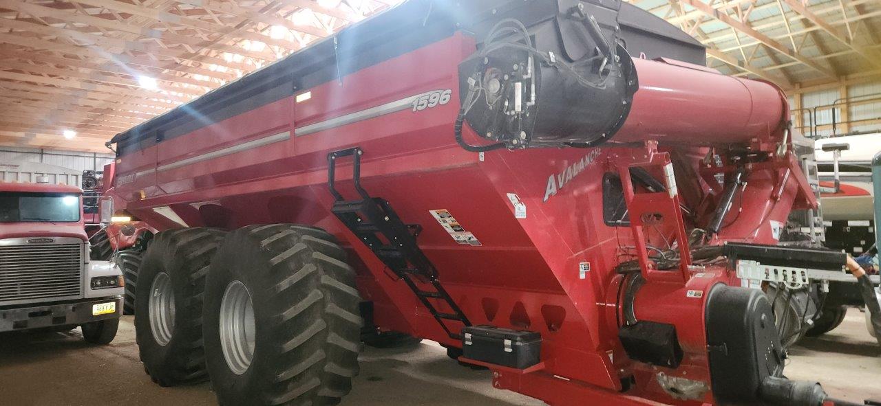 2022 Brent 1596 Grain Cart
