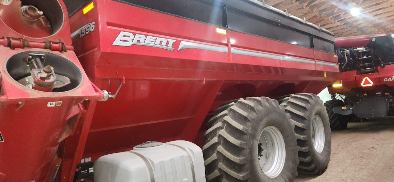 2022 Brent 1596 Grain Cart