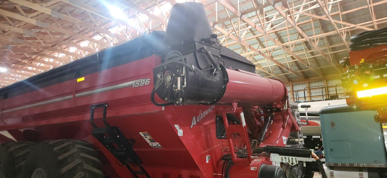 2022 Brent 1596 Grain Cart