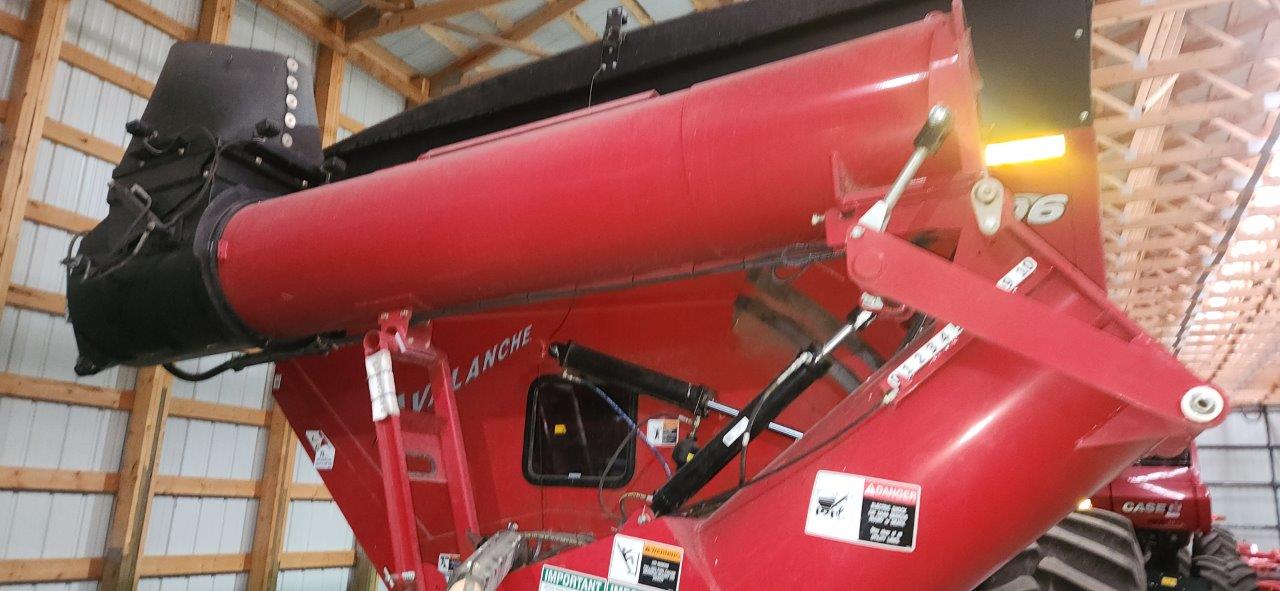 2022 Brent 1596 Grain Cart