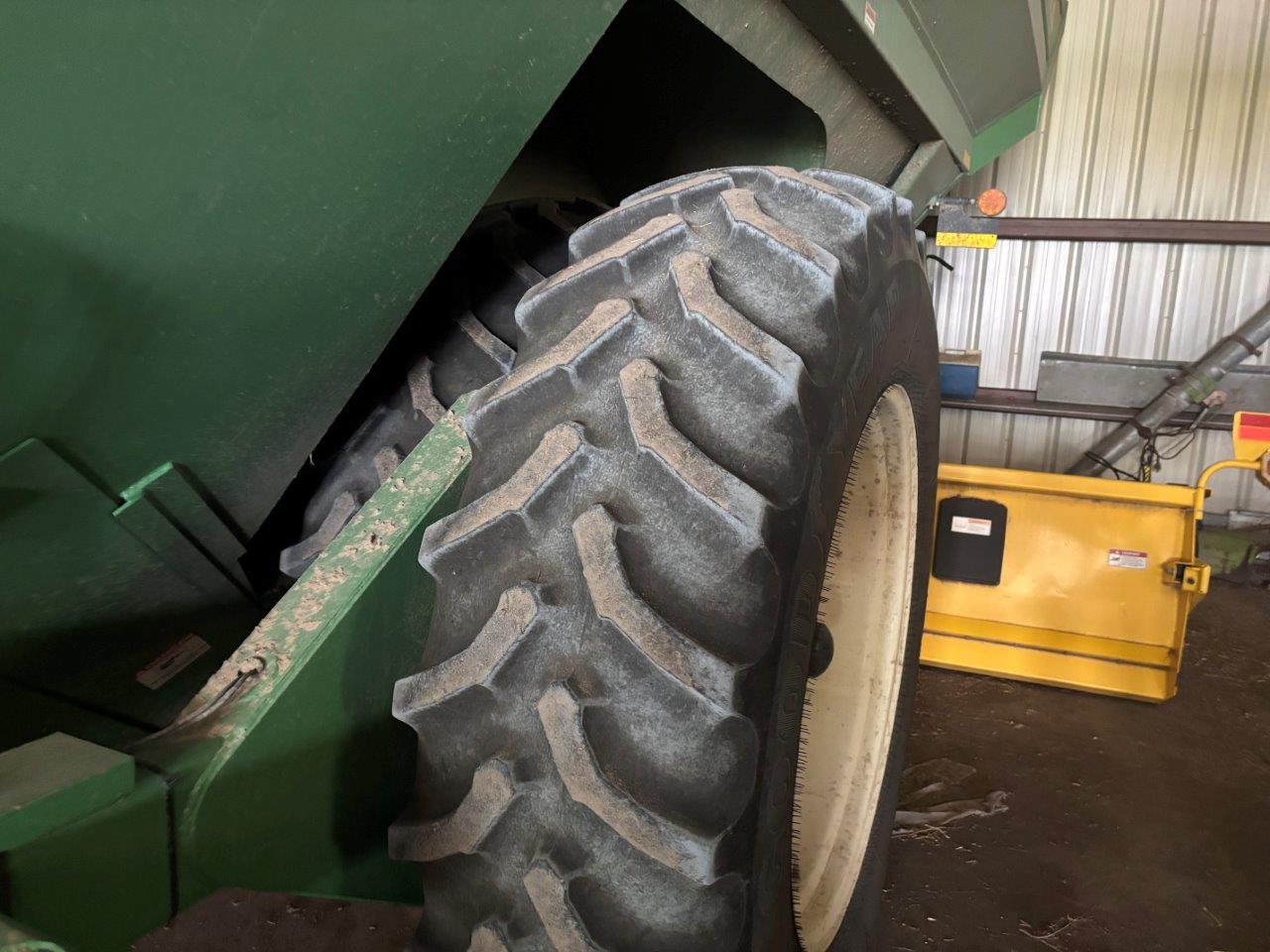 2013 J&M 1401-22 Grain Cart