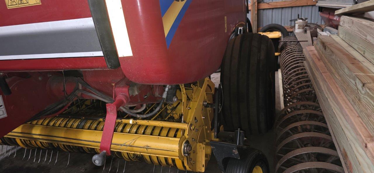 2015 New Holland Rollbelt 560 Baler/Round