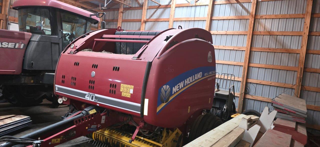 2015 New Holland Rollbelt 560 Baler/Round